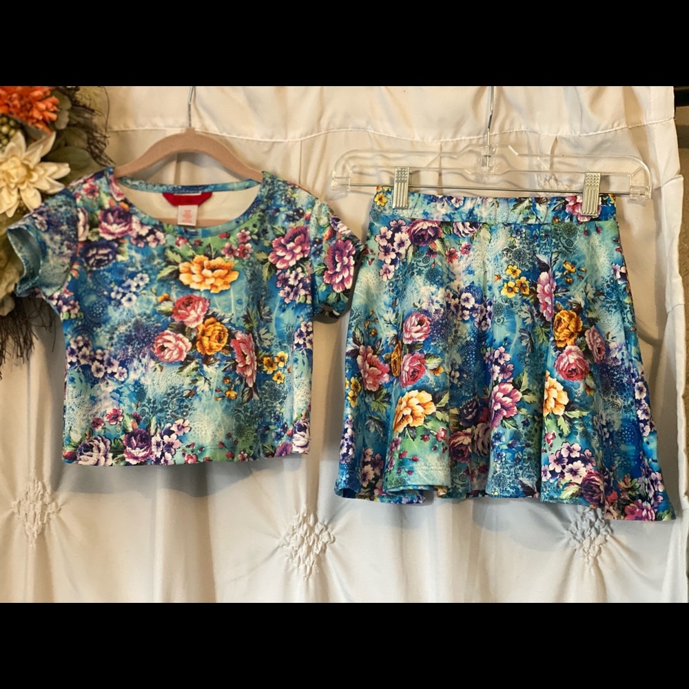 Two piece skirt set